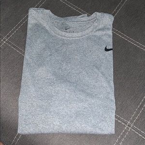 Men’s tee/light grey